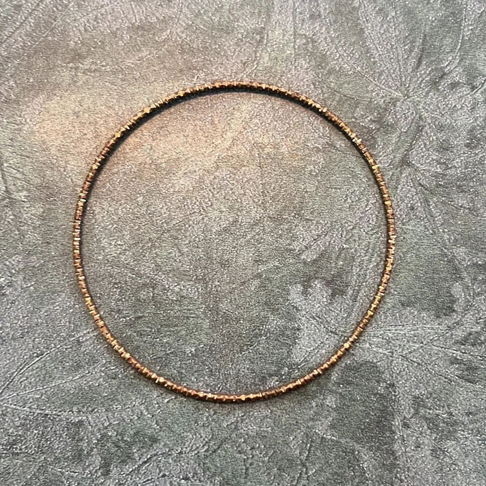 Vintage brass coloured bracelets - Picture 8 of 12